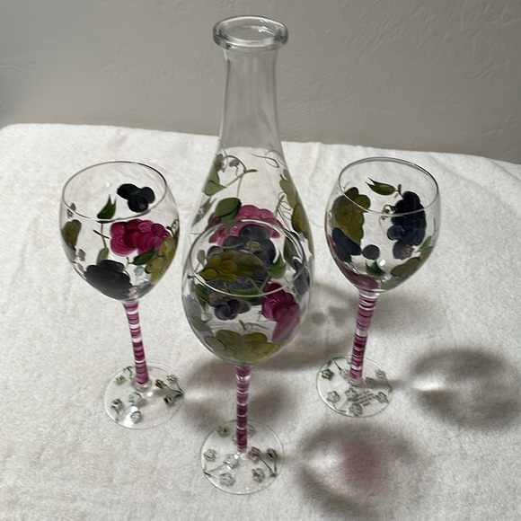 Home Essentials Decanter and Three Wine Glasses - Picture 9 of 9